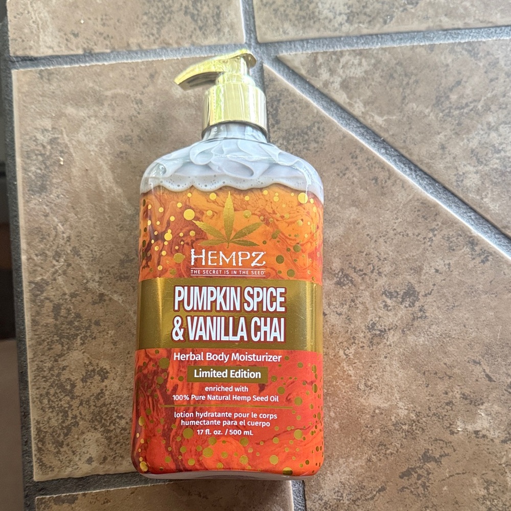 NEW- Hempz Pumpkin Spice & Vanilla Chai Body Moisturizer. Never opened.
